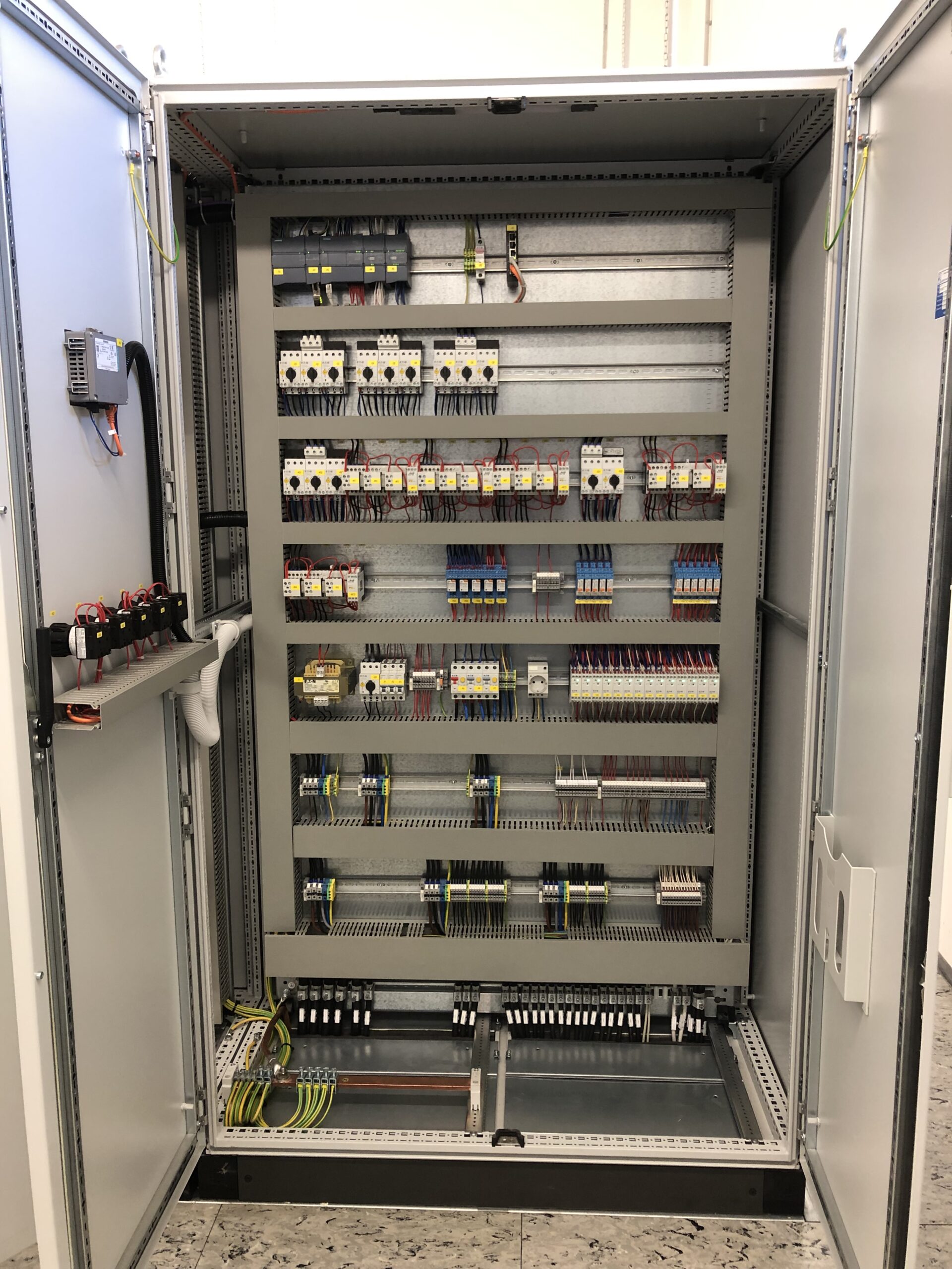 Schaltschrankbau Steuer- und Regeltechnik Elektro Voß